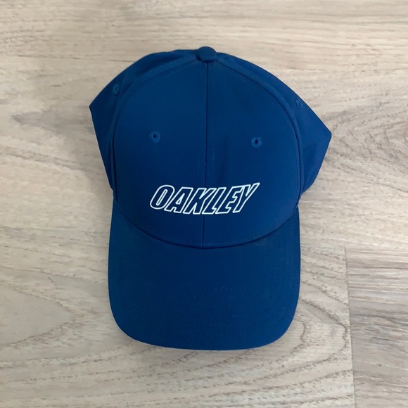 Oakley Golf Hat - Picture 1 of 4